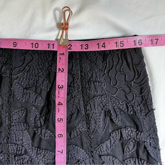 Peter Nygard Black Lace Overlay Embroidered Applique Satin Skirt Size 10 EUC - Picture 13 of 14
